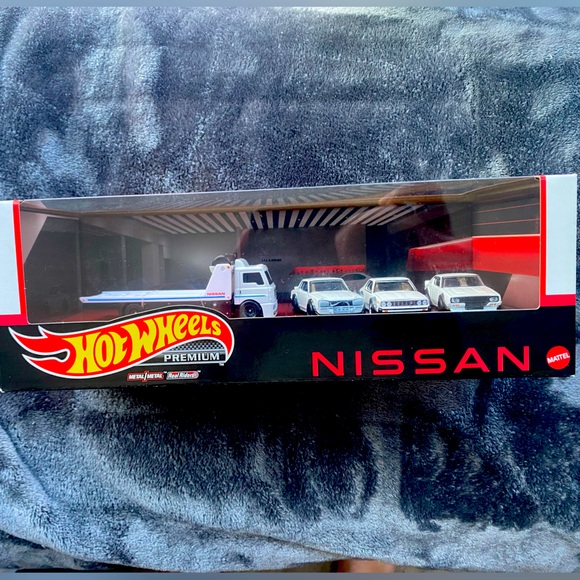 Hot Wheels Premium Collector Set Assorted Nissan - Picture 1 of 3
